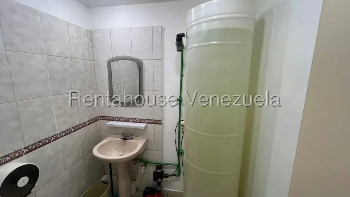 Oficina en Alquiler en Los Palos Grandes, Distrito Metropolitano - 11