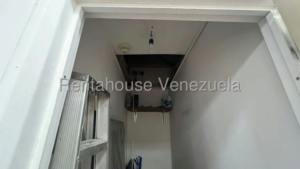 Oficina en Alquiler en Los Palos Grandes, Distrito Metropolitano - 13