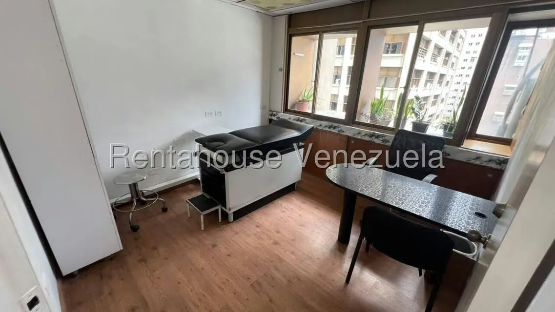 Oficina en Alquiler en Los Palos Grandes, Distrito Metropolitano - 14