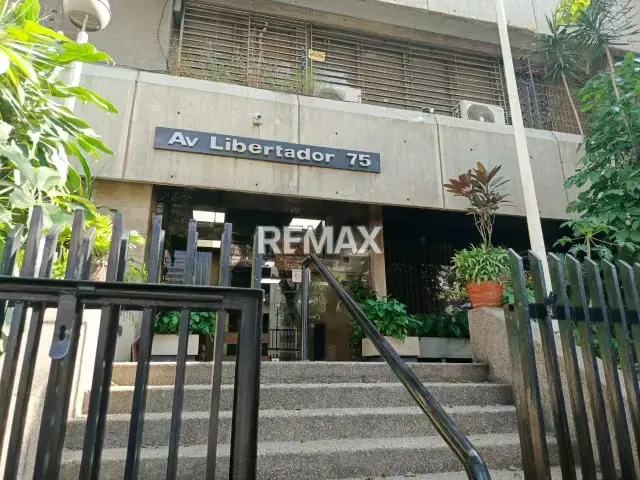 Alquiler de Cubículo Médico Equipado – Av. Libertador (La Campiña) - 6
