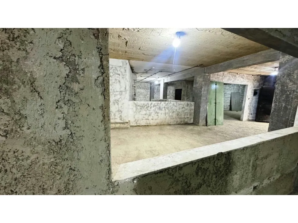 LOCAL COMERCIAL - PARROQUIA ALTAGRACIA - 666 Mts2 - 4