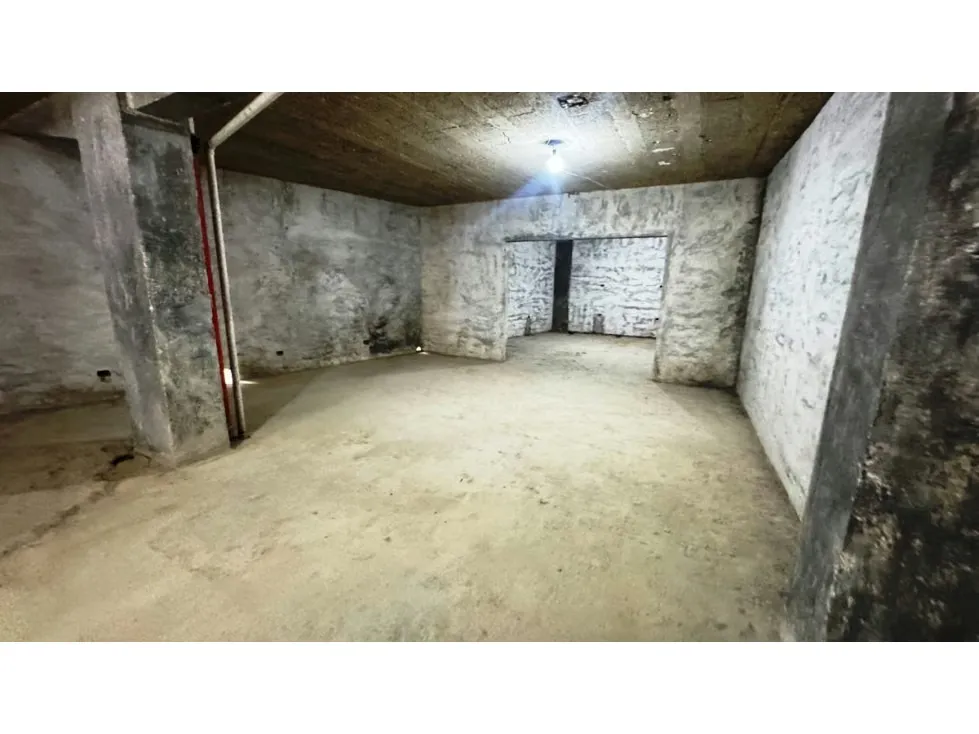 LOCAL COMERCIAL - PARROQUIA ALTAGRACIA - 666 Mts2 - 9