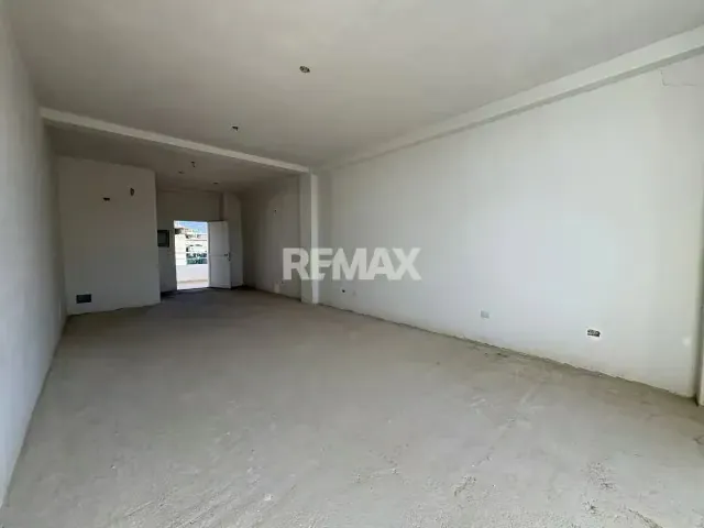 Oficina Comercial en Obra Blanca en Venta, Cagua - 2