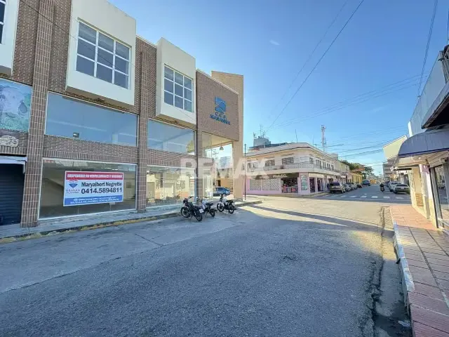 Oficina Comercial en Obra Blanca en Venta, Cagua - 8