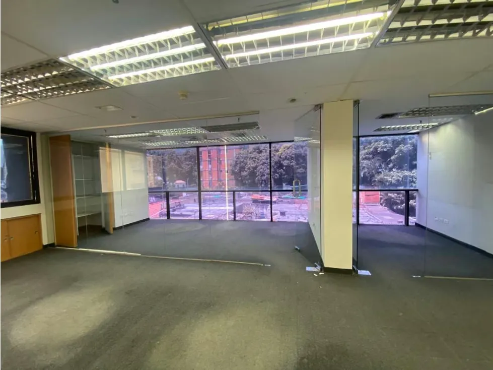 Se alquila oficina 110m² 1b Sebucan