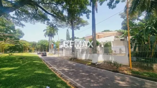 761m2 Casa Comercial en Venta La Viña Valencia Excelente ubicación - 2