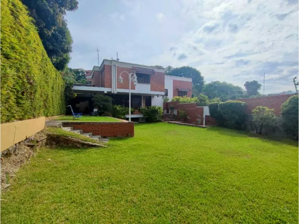 Vendo casa 1356m2 Prados del Este 5510 - 2