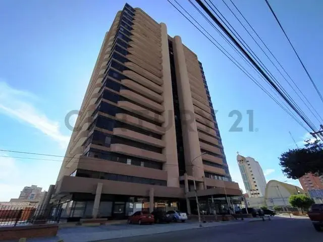 VENDE Moderna Oficina en Torre Claret Sector 5 de Julio