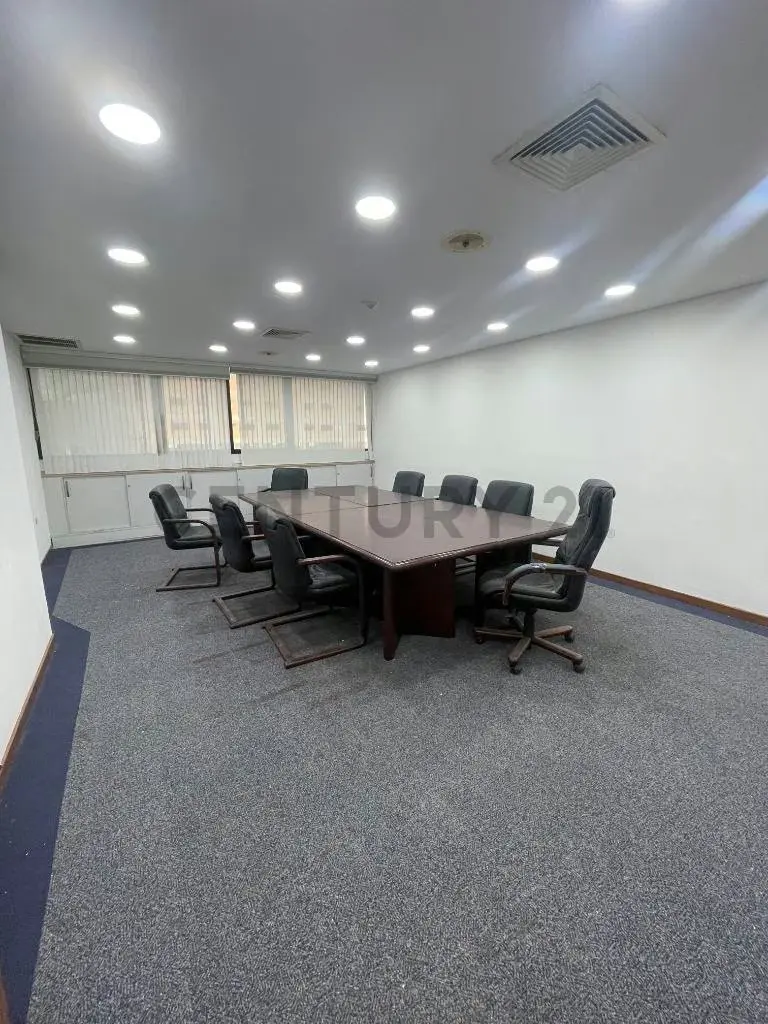 VENDE Moderna Oficina en Torre Claret Sector 5 de Julio - 12