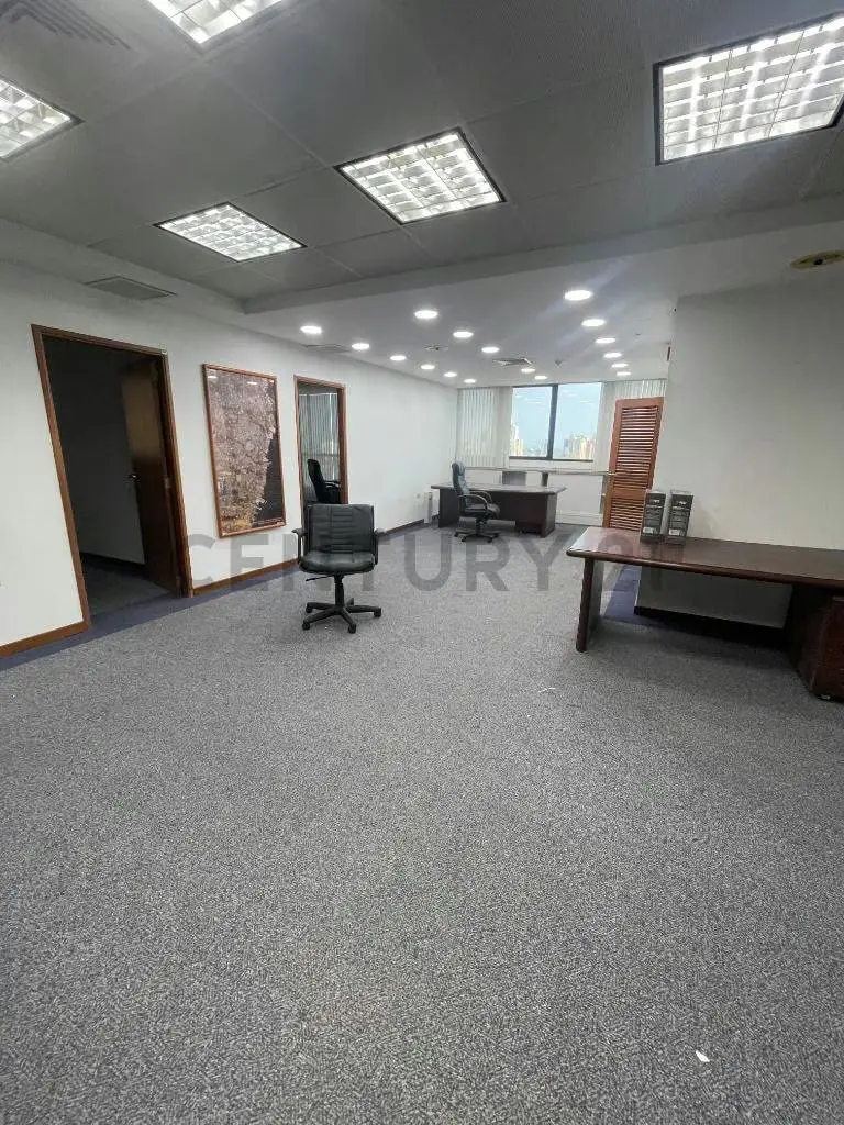 VENDE Moderna Oficina en Torre Claret Sector 5 de Julio - 13