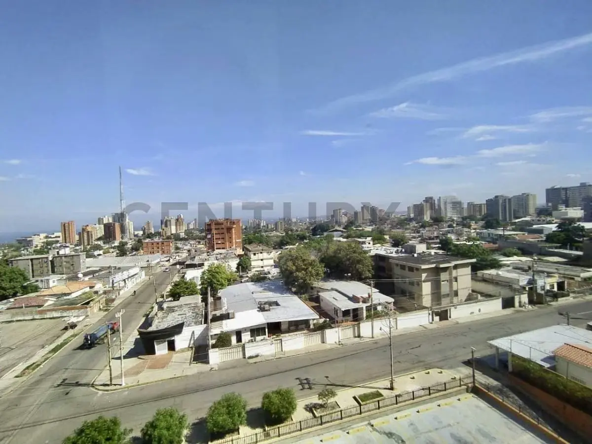 VENDE Moderna Oficina en Torre Claret Sector 5 de Julio - 17