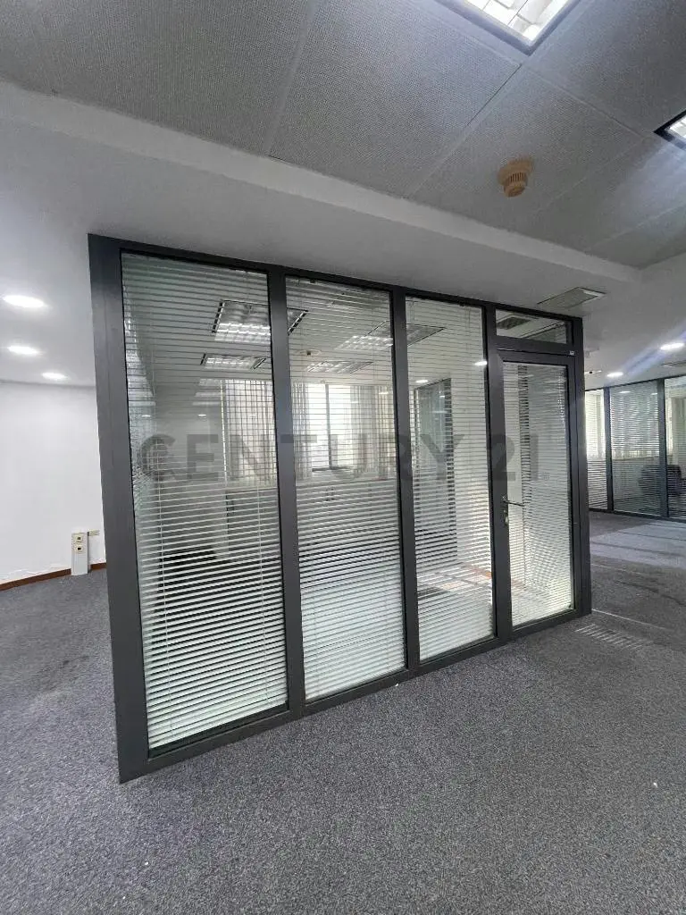 VENDE Moderna Oficina en Torre Claret Sector 5 de Julio - 6