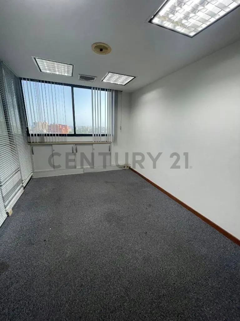 VENDE Moderna Oficina en Torre Claret Sector 5 de Julio - 10