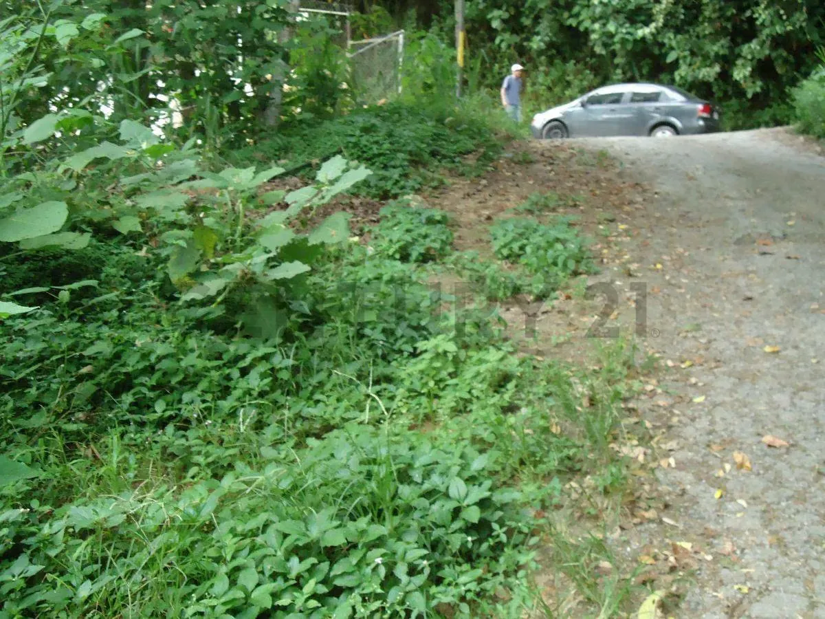 Venta en Los Robles terreno. Vigilancia 24/7 - 2