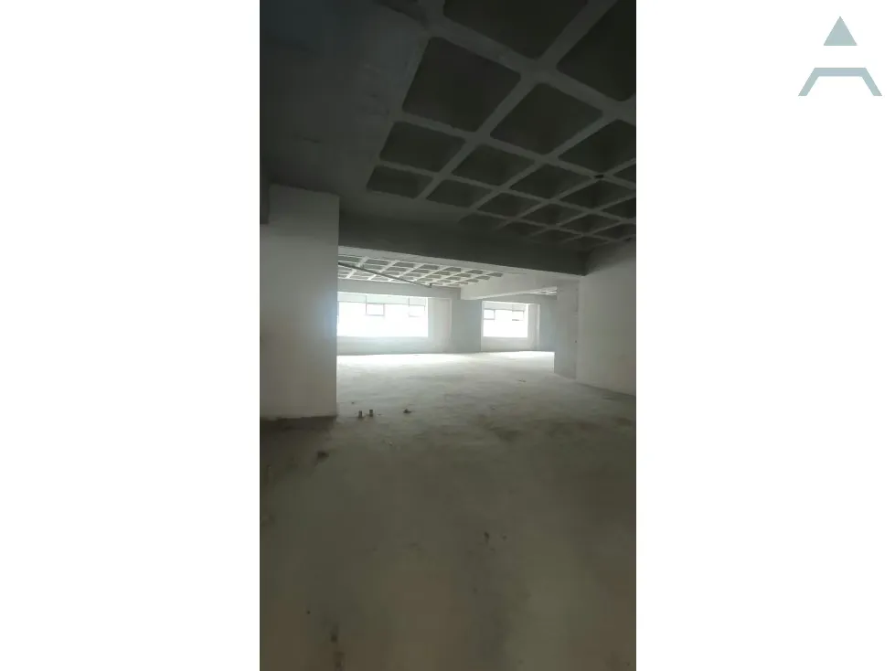 Se alquila Oficina 220m² Las Mercedes - 2