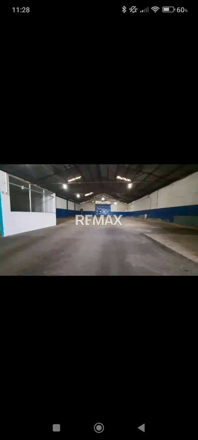 Alquiló galpón de 500m2 Con Oficina y Area Para exhibición,