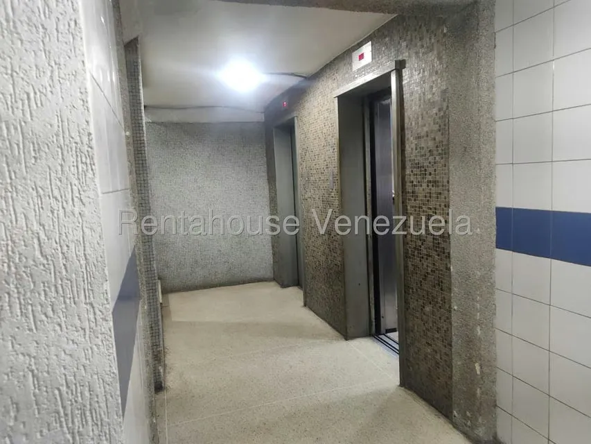 Apartamento (1 Nivel) en Venta en Colinas de Bello Monte, Distrito Metropolitano - 23