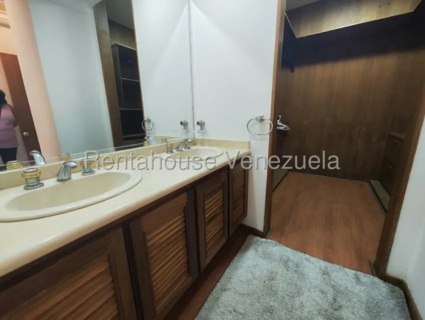 Apartamento (1 Nivel) en Alquiler en Campo Alegre, Distrito Metropolitano - 36