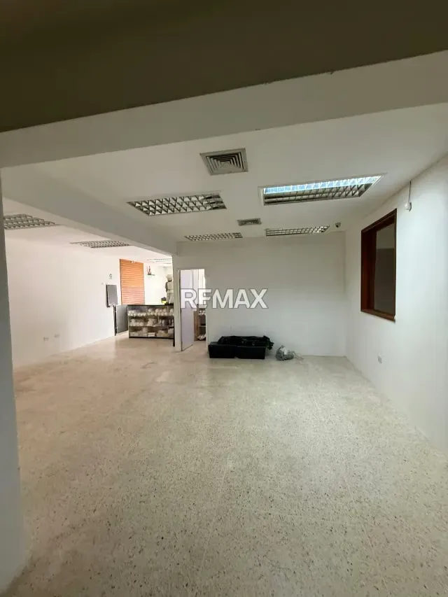 LOCAL COMERCIAL EN VENTA SECTOR VALLE FRIO MARACAIBO - 16