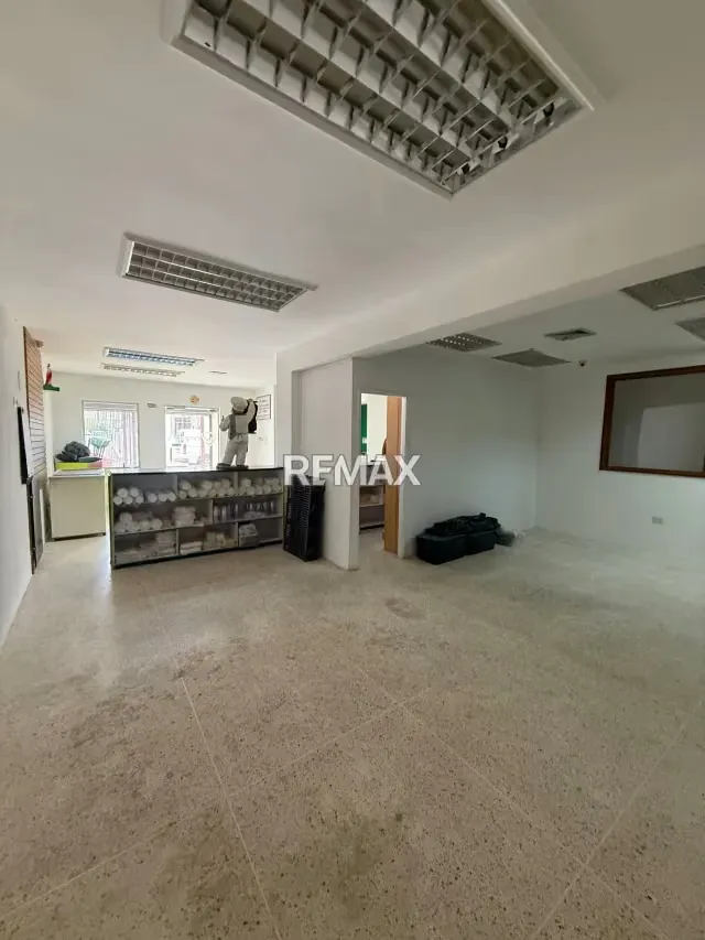 LOCAL COMERCIAL EN VENTA SECTOR VALLE FRIO MARACAIBO - 17