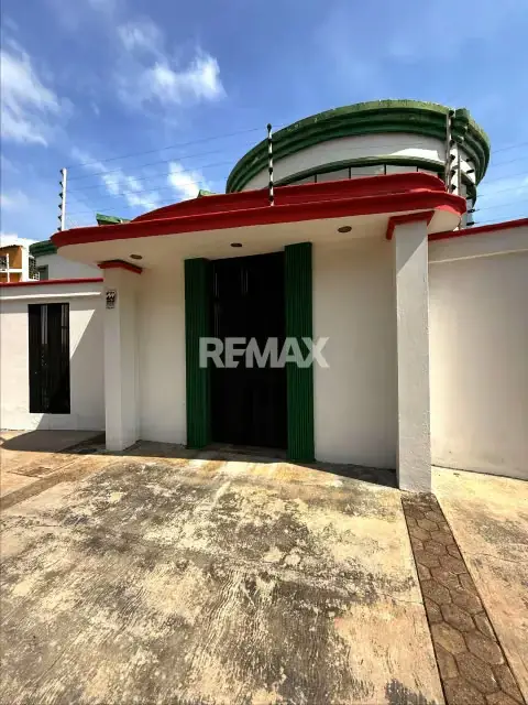 HERMOSA CASA EN VENTA EN URB. SAN JACINTO