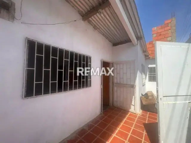 Local con casa y bienechuria disponible en Venta, ubicado en Antiguo Aeropuerto