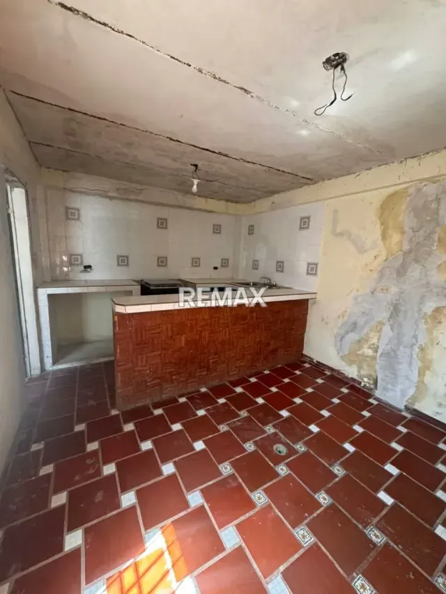 Local con casa y bienechuria disponible en Venta, ubicado en Antiguo Aeropuerto - 2