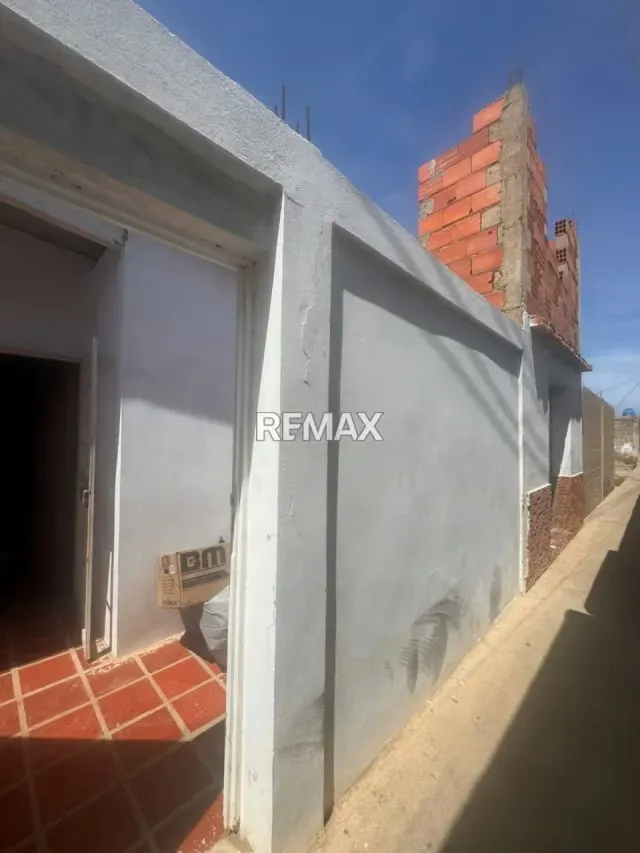 Local con casa y bienechuria disponible en Venta, ubicado en Antiguo Aeropuerto - 3