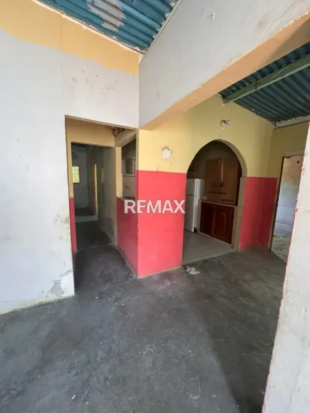 Local con casa y bienechuria disponible en Venta, ubicado en Antiguo Aeropuerto - 4