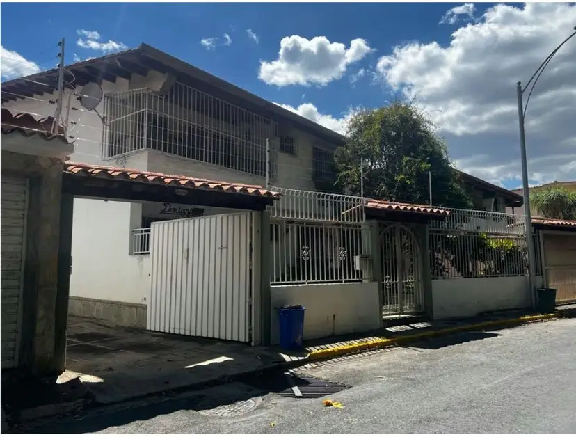 Alquilo casa 1.000m2 Colinas de Santa Monica 6909