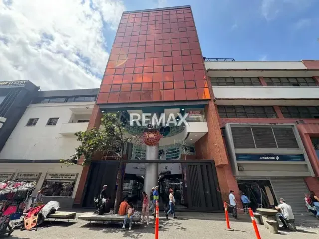 LOCAL A PIE DE CALLE SABANA GRANDE 2 NIVELES