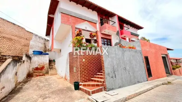 CAMINA A LA PLAYA Y A TODO, TH PARA REMODELAR EN LA MEJOR ZONA DE PAMPATAR