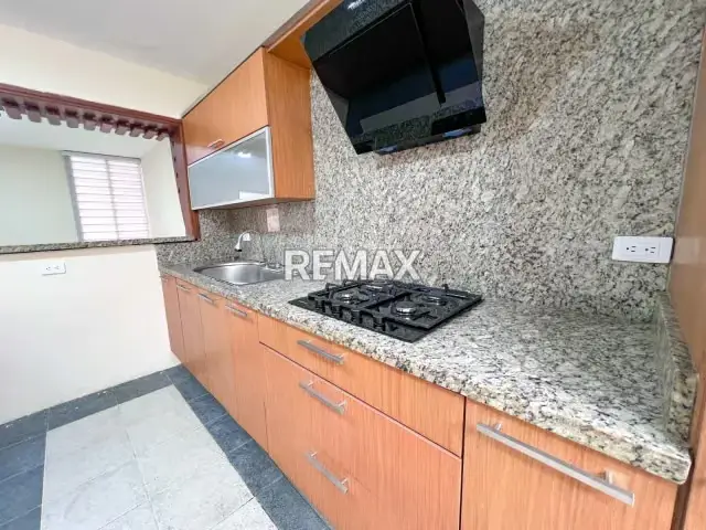 Casa duplex en alquiler en la Avenida El Milagro, Maracaibo
