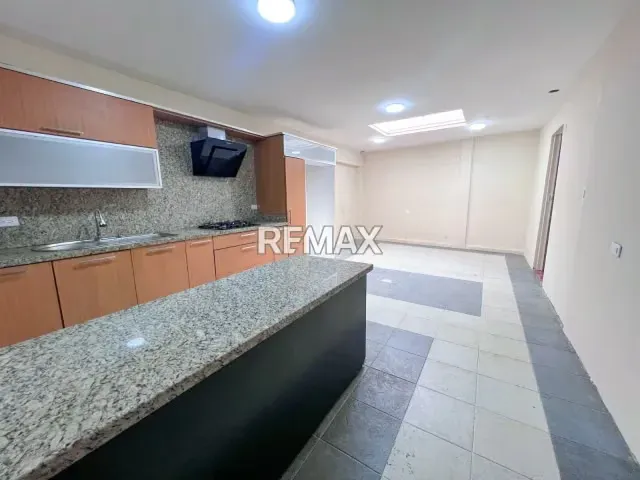 Casa duplex en alquiler en la Avenida El Milagro, Maracaibo - 2