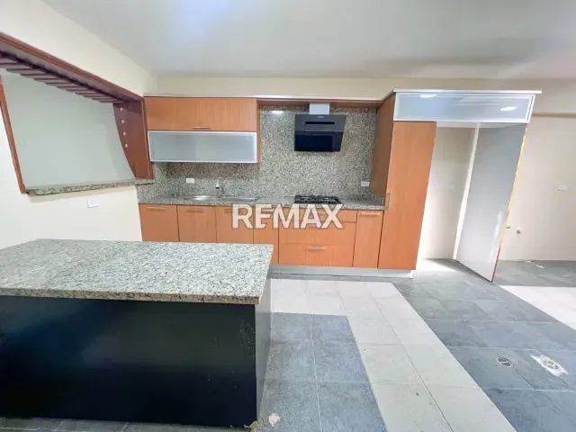Casa duplex en alquiler en la Avenida El Milagro, Maracaibo - 3