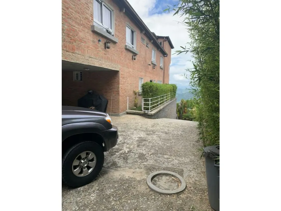 Vendo Casa de 3 Niveles en Urbanización Oripoto - 25