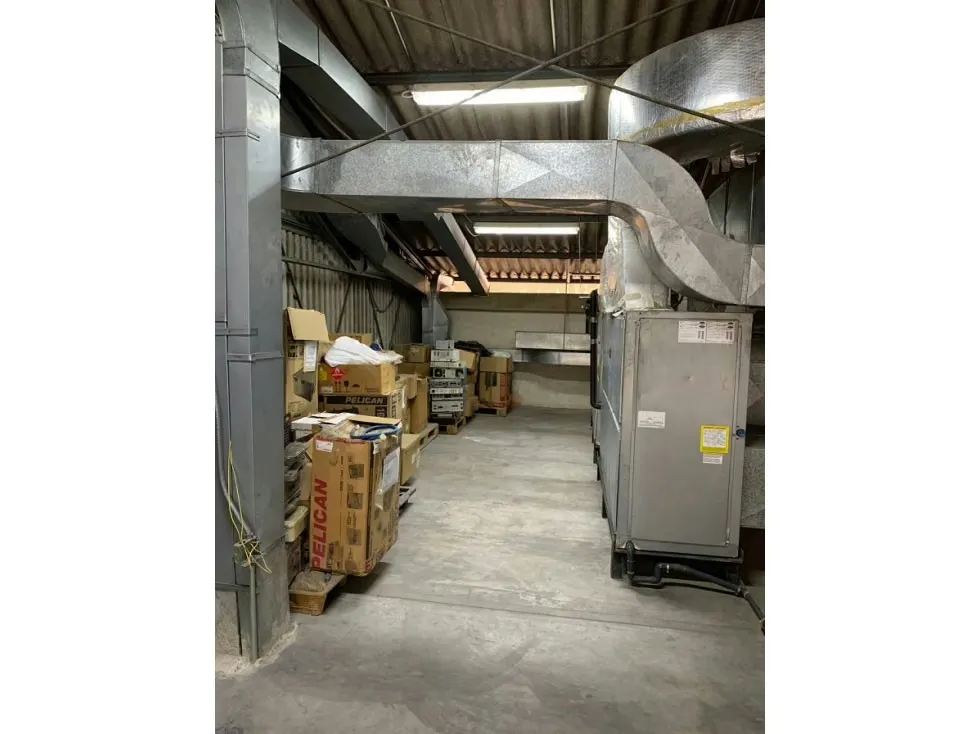 VENTA DE GALPON UBICADO EN BOLEITA SUR - 18