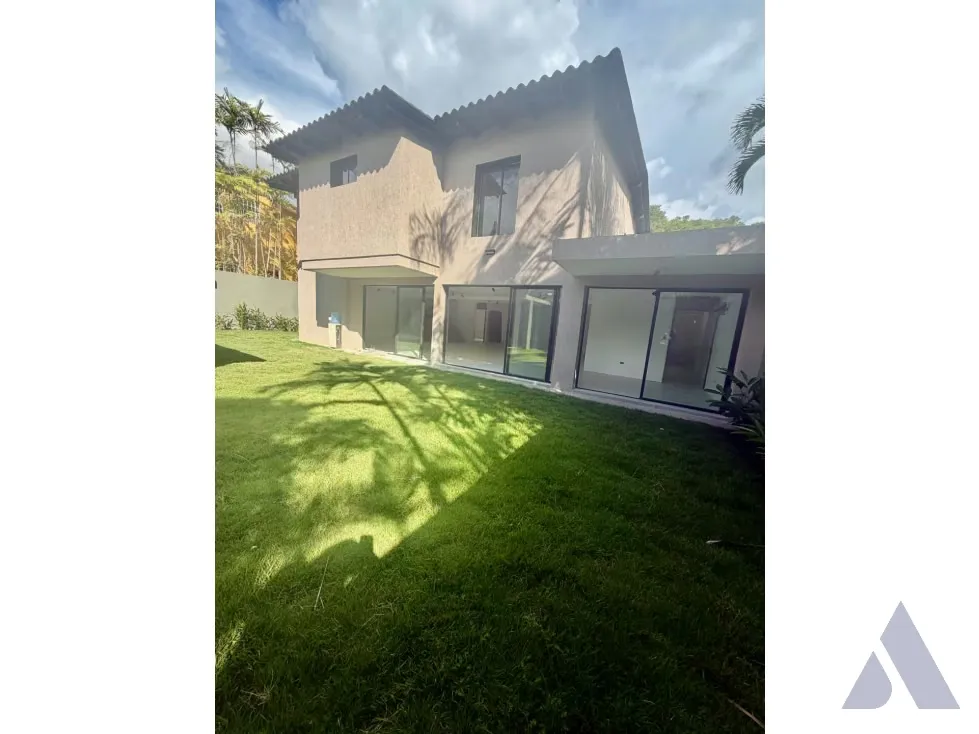 Se vende casa en calle cerrada 351m2 Caurimare 2547 - 8