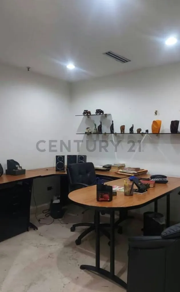 Alquiler de oficina completa en 2500$ o cubículos de 20mtrs cada uno en 650$ - 4