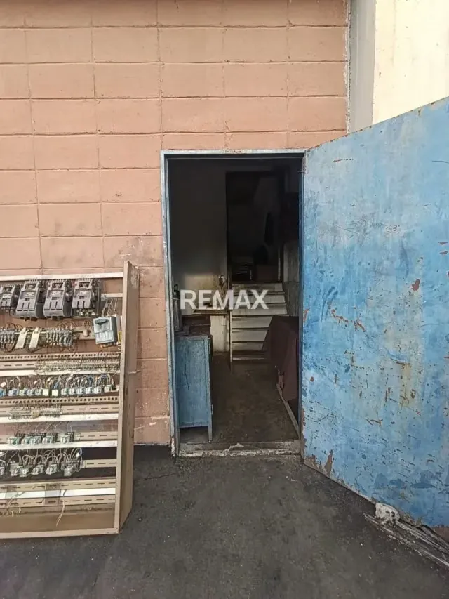 En venta Edificio Industrial - 12