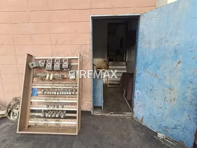 En venta Edificio Industrial - 13