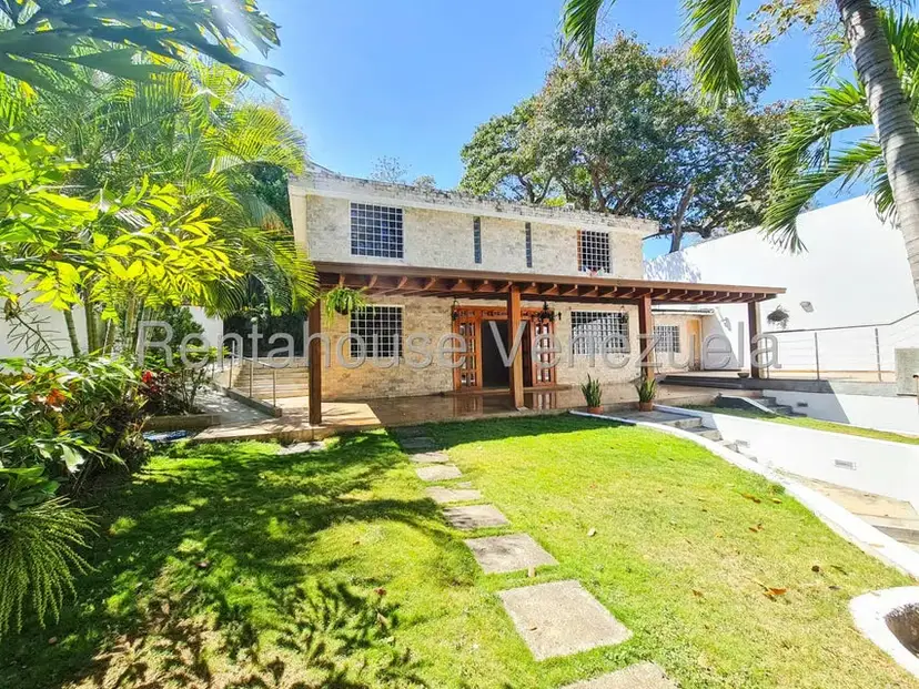 Casa (Multipes Niveles) en Venta en Cumbres de Curumo, Distrito Metropolitano
