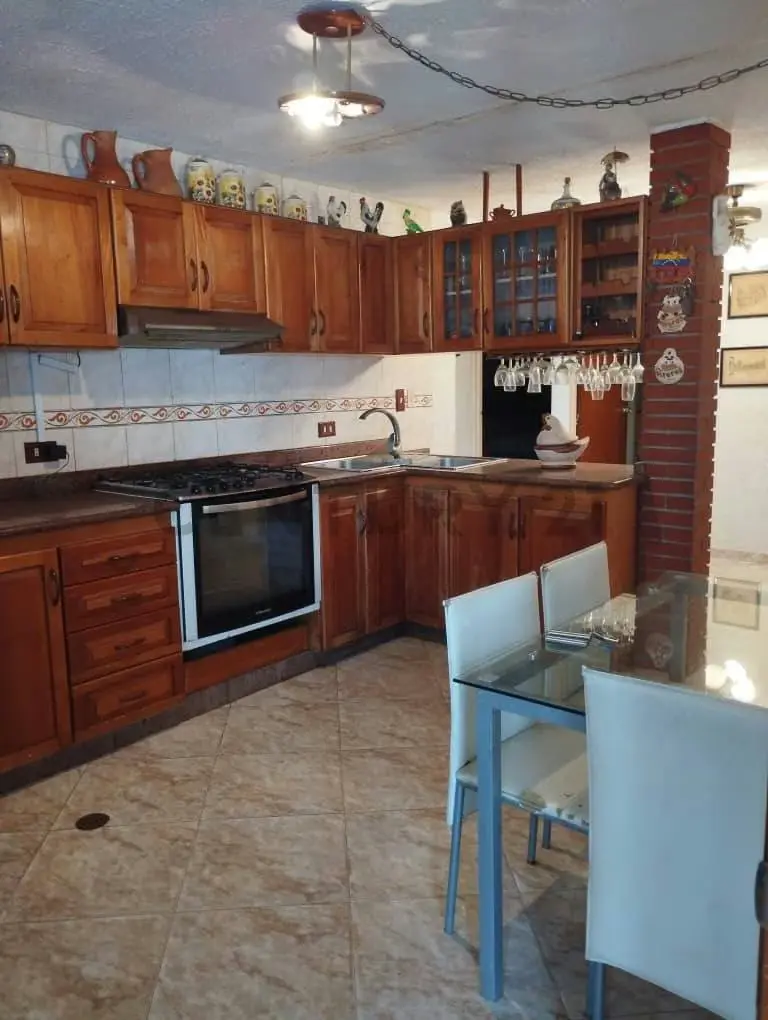 EN VENTA LINDA Y ACOGEDORA CASA EN URBANIZACION LAS QUINTAS DE NAGUANAGUA