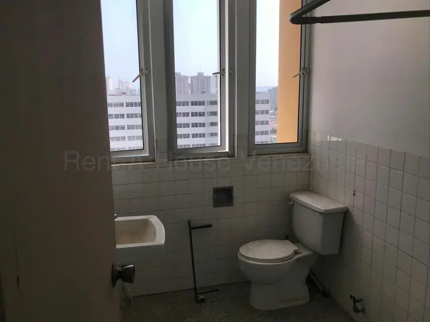 Local Comercial en Alquiler en Avenida Bella Vista, Zulia - 11