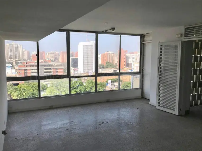 Local Comercial en Alquiler en Avenida Bella Vista, Zulia - 3