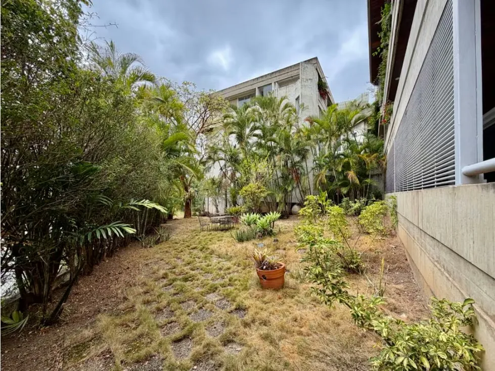 Se vende PB 300m2 + 300m2 jardín 3h+s/5b/4p Lomas de Las Mercedes - 2