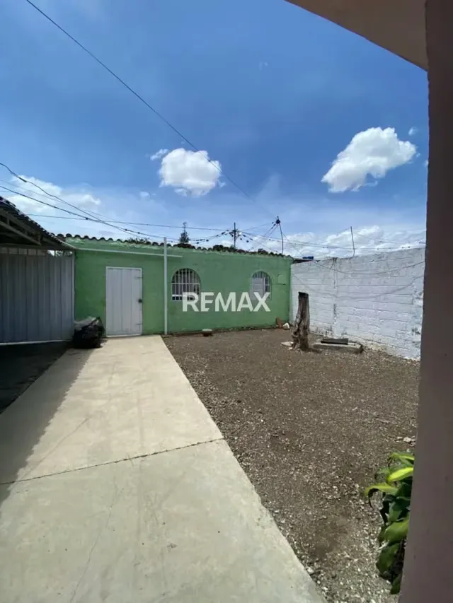 En venta casa con amplio terreno, sector Barrio Nuevo.
