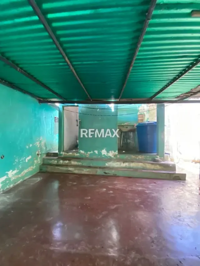 En venta casa con amplio terreno, sector Barrio Nuevo. - 5