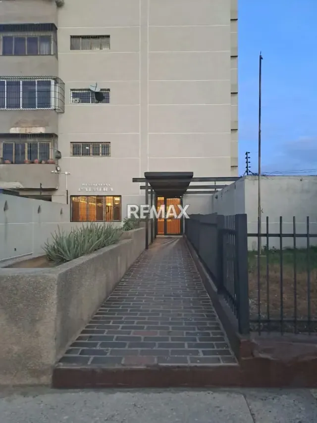APARTAMENTO EN ALQUILER – EDIFICIO RESIDENCIAS PALMERA - 2