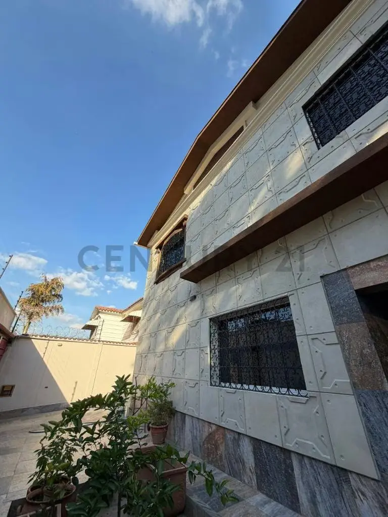 Casa En Vista Alegre 10ha/8ba/4pe 738mts2